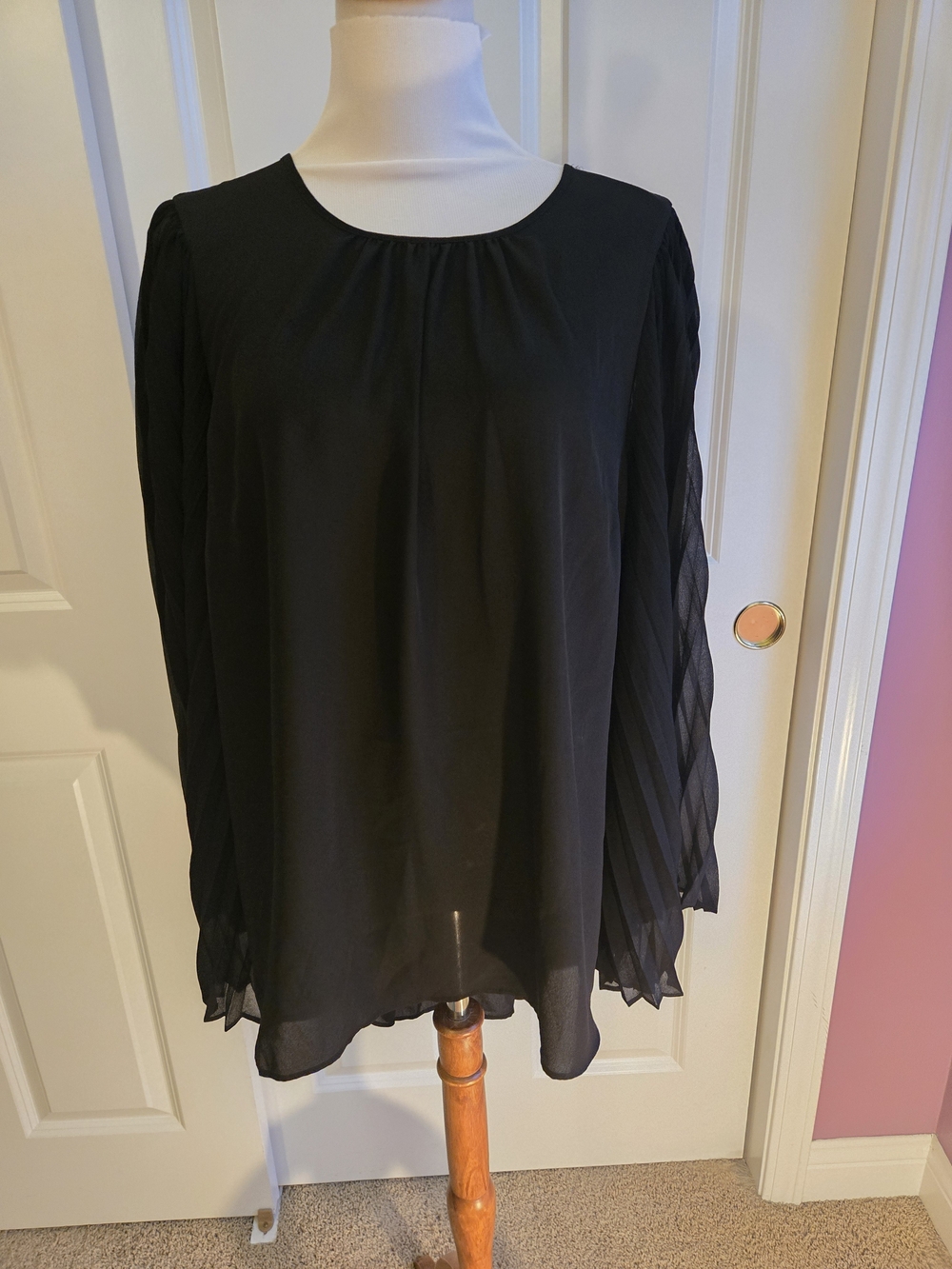 NWOT Philosophy Black Round Neck Blouse with Gathered Front - Large